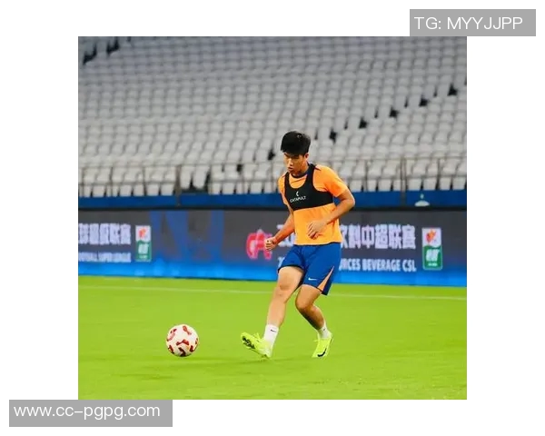 克雷桑抵达中国泰山队教练组安排彭啸陈泽仕一周假期 克雷桑抵达中国泰山队教练组安排彭啸陈泽仕一周假期