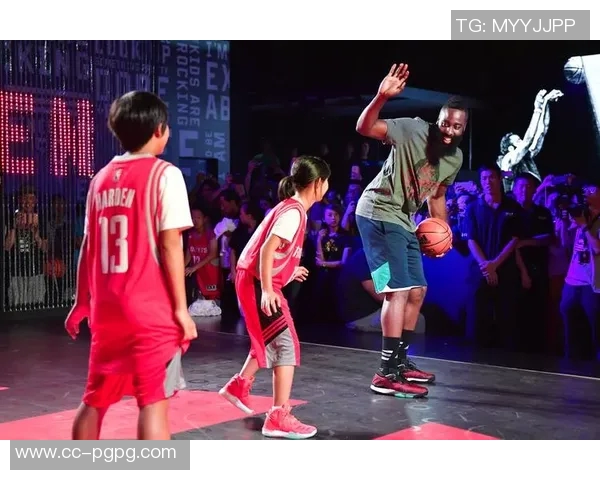 湖刺球迷手机桌面惊现小卡与哈登捧杯画面引发热议