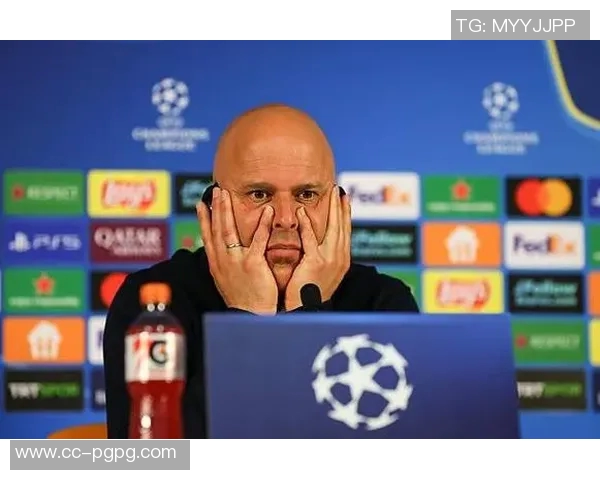 米切尔赛后失落情绪明显罕见不接受采访专注手机发呆状态引发关注